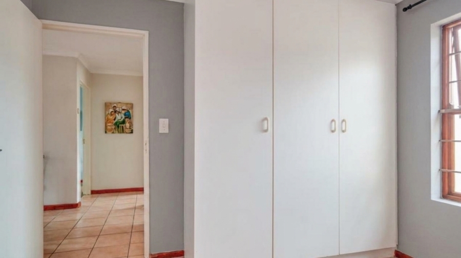 3 Bedroom Property for Sale in Milkwood Park Western Cape
